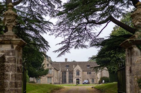 Stunning Chavenage House Cotswold Wedding