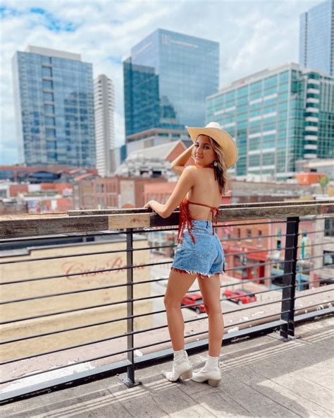 12 Outfit Ideas For Nashville Summer 2021 Styled By Mckenz