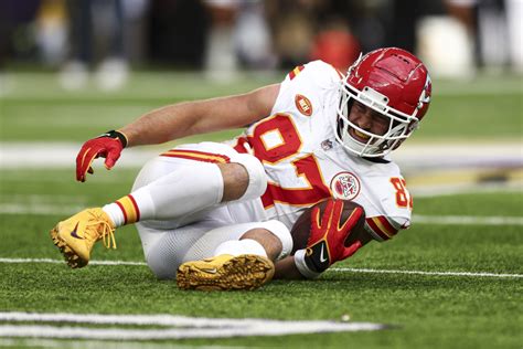 Travis Kelce 'Caught' Smoking Before Chiefs Practice Last Week - The Spun