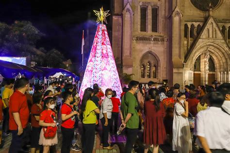 Foto Indahnya Suasana Malam Natal Di Gereja Katedral Jakarta