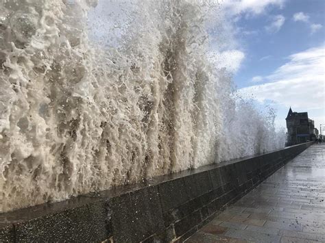 EN IMAGES Le spectacle grandiose des grandes marées à Saint Malo