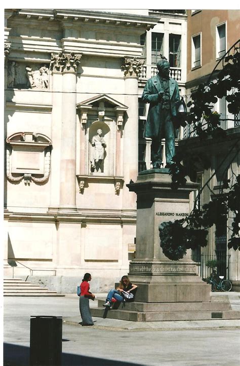 Statua Al Manzoni Piazza San Fedele Milano Claudio Crespi Flickr