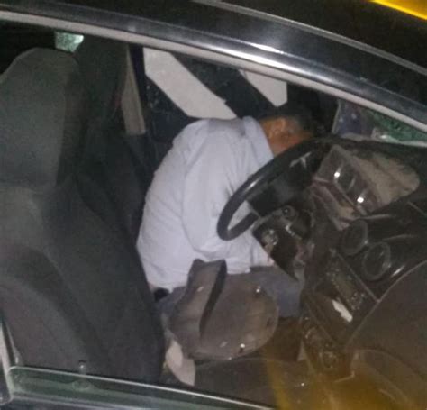 Muere taxista al quedar prensado en su unidad en la autopista México