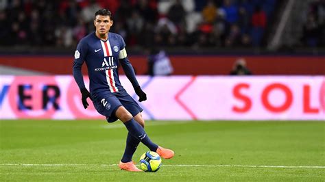 Ligue Thiago Silva Sort Sur Blessure Apr S Un Quart D Heure Lors Du