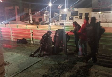 Policías Evitan que Joven se Arroje de Puente Vehícular en Zona Centro