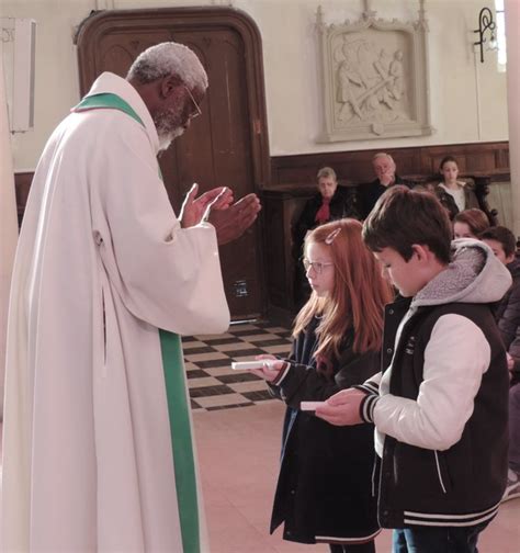 Remise De La Croix Les Catholiques Du Calvados