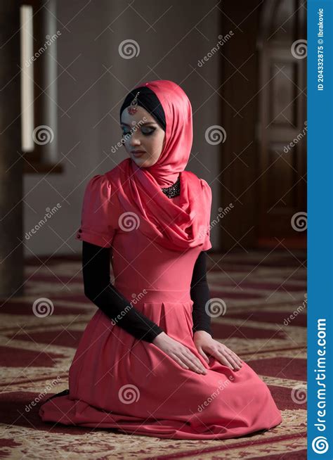 Humble Muslim Prayer Woman Stock Image Image Of Hands 204332875