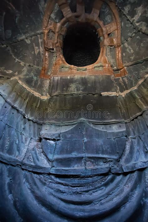 Dentro De Daibutsu Do Templo De Kotokuin Em Kamakura Imagem De Stock