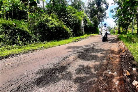 Sering Dilalui Kendaraan Proyek Jalan Di Gunungkidul Ini Rusak Parah