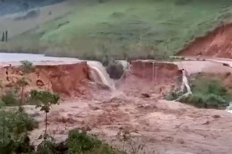 Barragens Se Rompem Inundam Casas E Deixam Desabrigados Na Bahia