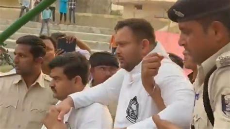 Tejashwi Yadav तेजस्वी यादव की बिगड़ी तबीयत पीठदर्द से चलना हुआ मुश्किल Video Tejashwi