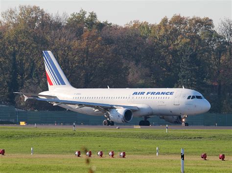 Air France A 320-211 F-GFKH kurz vor dem Start in Berlin-Tegel am 31.10 ...