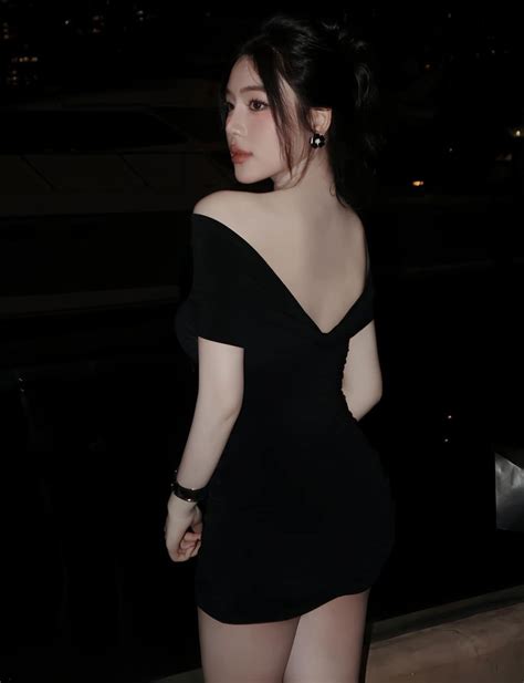 Bạn gái Nguyễn Quốc Việt Là hot girl nổi tiếng nhan sắc tuyệt trần