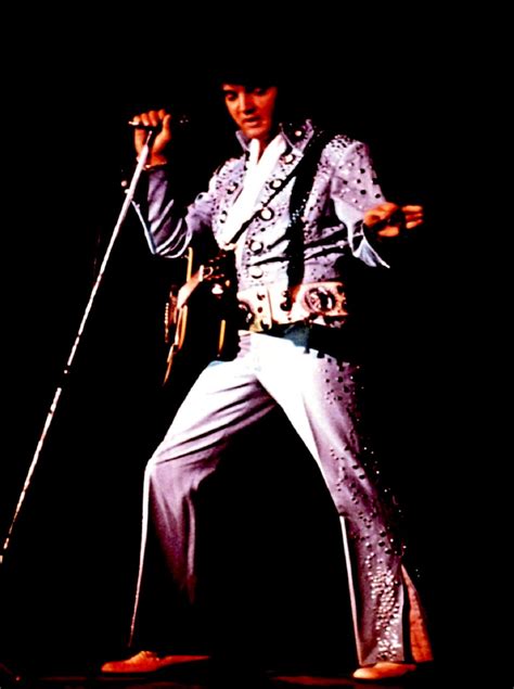 Elvis Live On Stage In 1972 Elvis Jumpsuits Elvis Presley Classic Hollywood