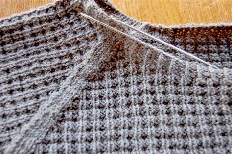 Anleitung Attraktiven Pullover stricken in einem Stück sockshype