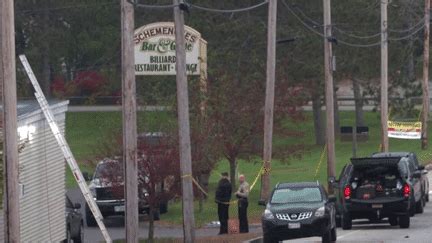 Tats Unis Lauteur De La Double Fusillade Dans Le Maine Toujours En