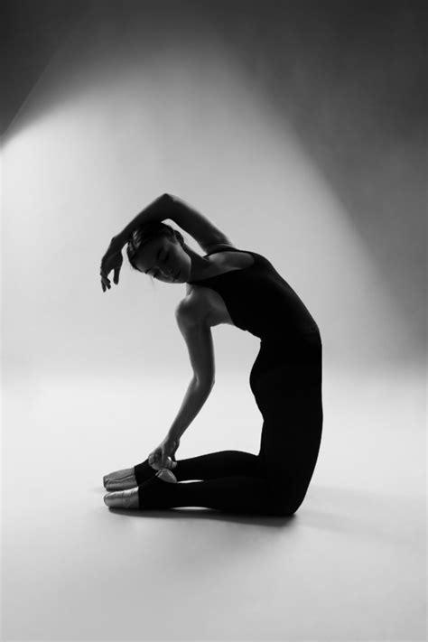 Lean in, lean back | Dance photography poses, Dance picture poses ...