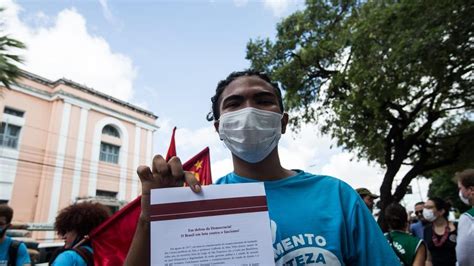 Carta Em Defesa Da Democracia E Do Sistema Eleitoral é Lida Durante Ato