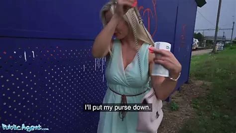 Public Agent Blonde Milf Mit Dicken M Psen Fickt Einen Fremden Xhamster