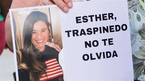 Aparece llena de pintadas la curva en la que apareció muerta Esther López