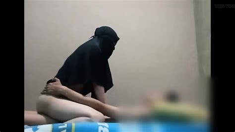 Indo Viral Back To The Neighbor S House In A Beautiful Hijab Swaying Hot