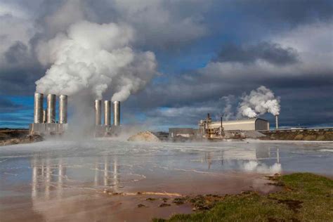 How Does Iceland's Geothermal Energy Power the Country?