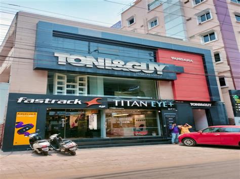 showroom  sqft  rent  benz circle vijayawada rei