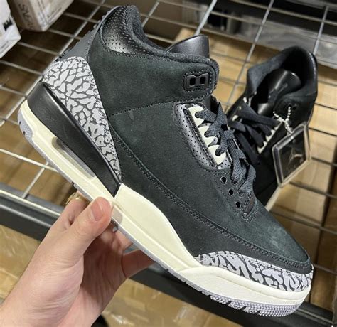 First Looks At The Air Jordan 3 Wmns Off Noir Dailysole