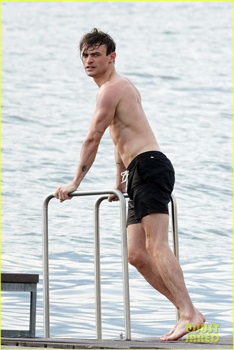 Thomas Doherty Goes Shirtless While Enjoying a Lake Como Vacation ...