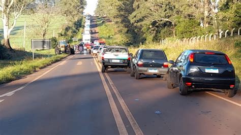 GRUPO SEPÉ Motociclista colide trator na ERS 218 em Santo Ângelo