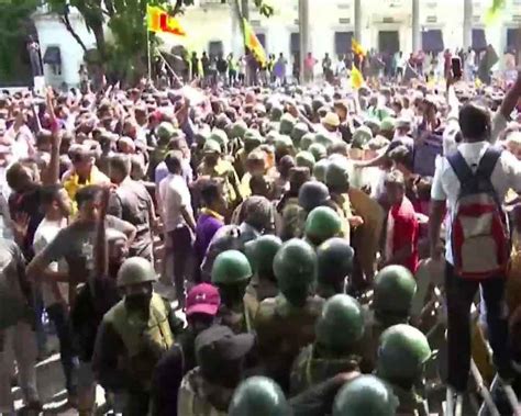 Hundreds Of Anti Govt Protesters Break Into Sri Lankan Presidents