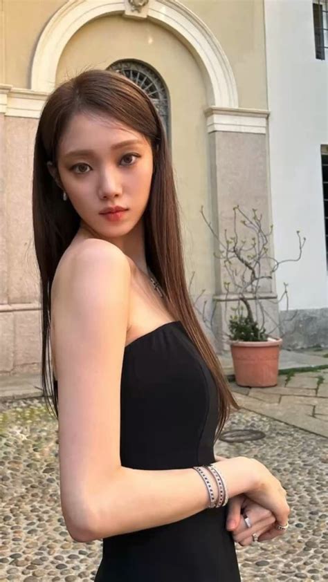 Pin Oleh Marie Andinie Di LEE SUNG KYUNG Di 2024