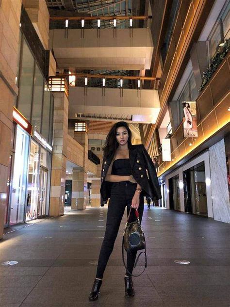 Những hot girl đình đám giờ là những hot mom U40 nhưng vẫn ăn diện chiến hơn gái 18