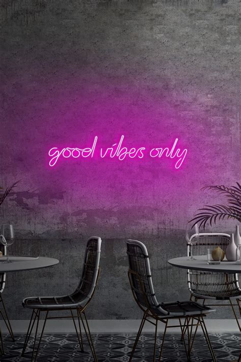 Storhome Good Vibes Only Yazılı Dekoratif Neon Led Duvar Aydınlatması