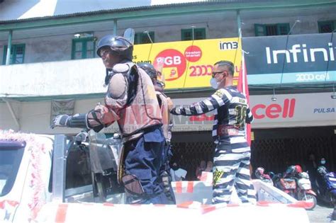 Tim Bandit Lapas Singkawang Ikut Meriahkan Karnaval HUT Ke 78