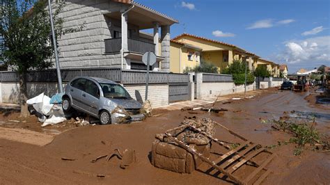 Espagne les corps de deux disparus après les pluies torrentielles