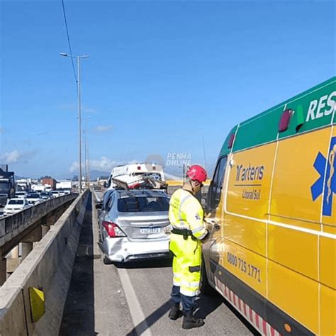 Engavetamento Em Cima Da Ponte Sobre O Rio Itaja A U Deixa O Tr Nsito