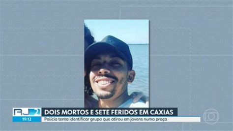 Enterrado Corpo De Jovem Morto A Tiros Em Ataque Em Duque De Caxias Rj