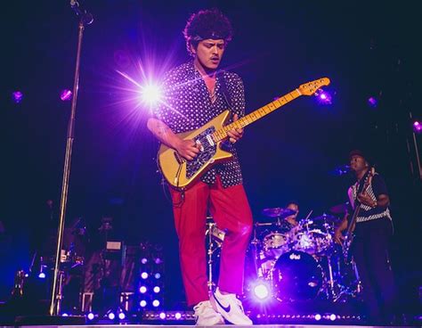 Bruno Mars From Musicians Performing Live On Stage E News