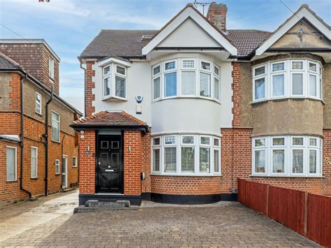 Bed Semi Detached House For Sale In Summit Drive Woodford Green Ig