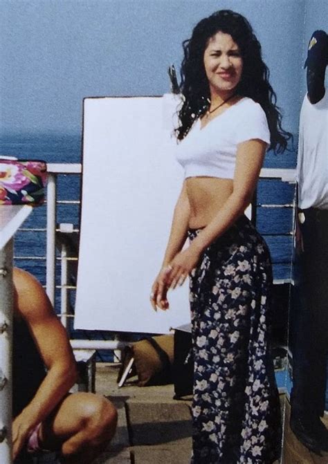 Selena Quintanilla 90s Outfits