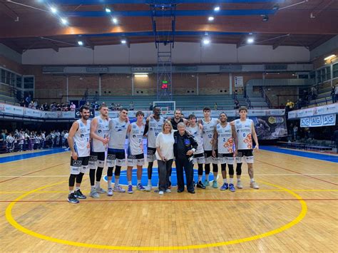 Basket Vittoria Allovertime Per La Benacquista Superata Urania