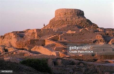 22 Citadel Of Mohenjo Daro Stock Photos, High-Res Pictures, and Images ...