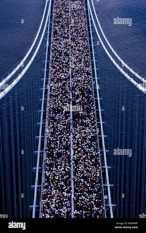 New York City Marathon Verrazano Narrows Bridge Stock Photo - Alamy