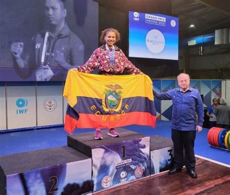 Angie Palacios Campeona Y Nuevo R Cord Mundial En Arranque