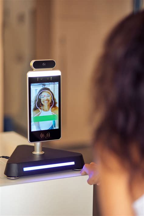 6 Reasons to Use Biometric Facial Recognition in the Workplace