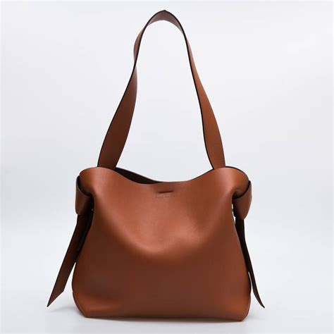 Подборка лучших женских сумок на ресейл-платформе Second Friend Store