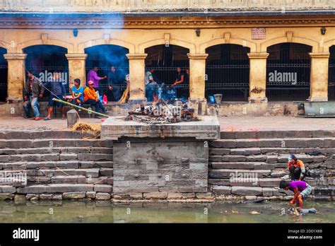 Templo De Pashupatinath Ghats Bagmati Fotograf As E Im Genes De Alta