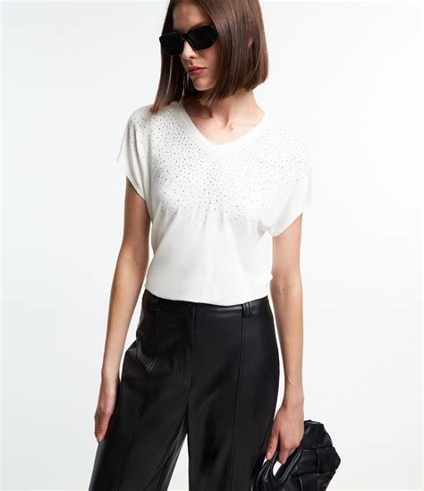 Blusa Em Viscose Aplica O De Strass No Busto E Ombros Off White