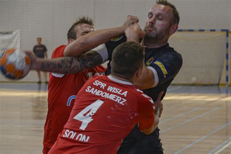 1 liga piłkarzy ręcznych KSZO Handball Ostrowiec pokonał Wisłę